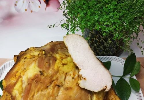 Szynka wieprzowa gotowana w przyprawach