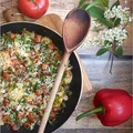 Frankfurterki smażone z warzywami i serem