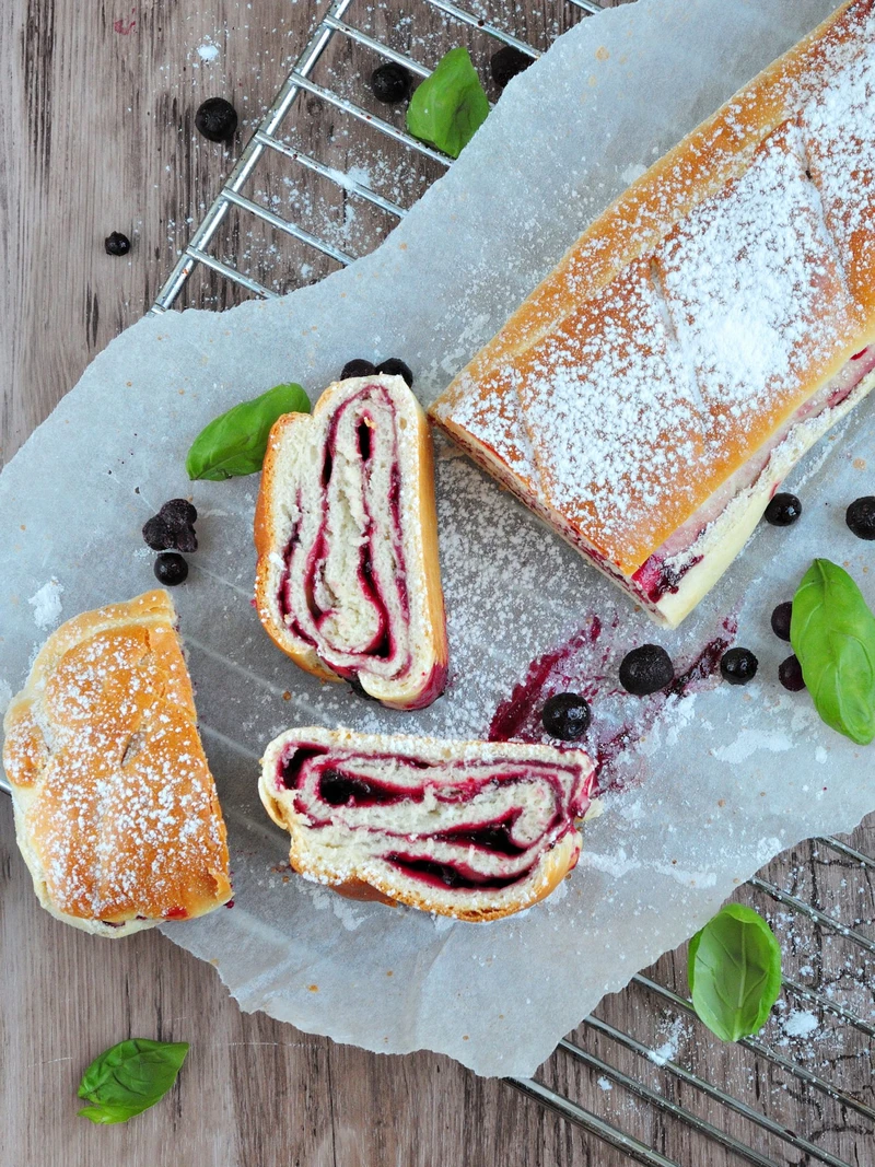 Ciasto drożdżowe z jagodami