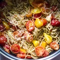 Makaron z pieczonymi pomidorami i czosnkiem