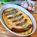Biała kiełbasa pieczona w sosie chrzanowym
