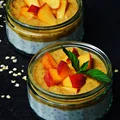 Pudding chia z brzoskwiniami