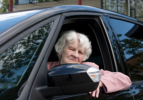 Nadchodzą nowe obowiązki? UE podjęła decyzję ws. seniorów za kierownicą!