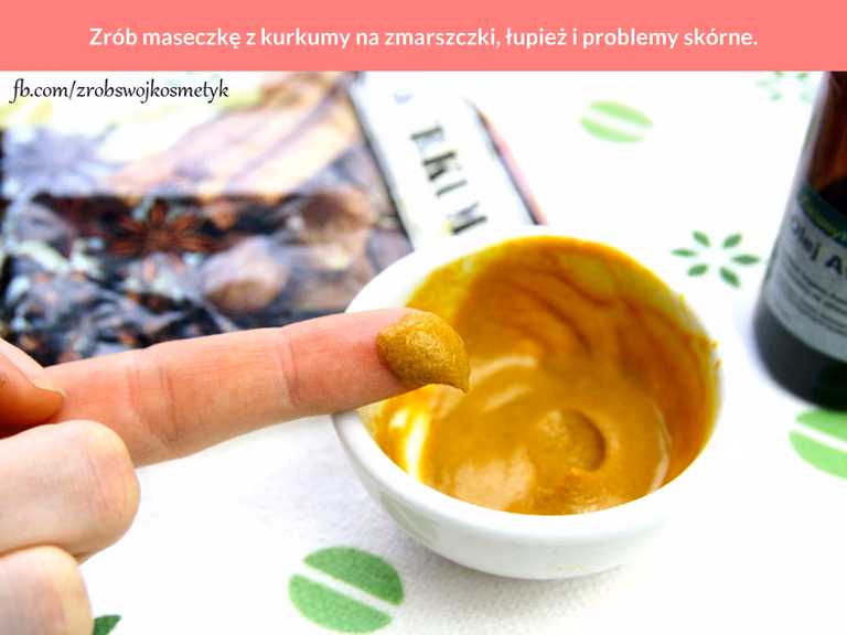 Zrób maseczkę z kurkumy na zmarszczki, łupież i problemy skórne.