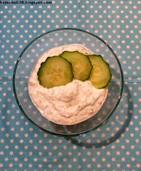 Tzatziki z koperkiem i czosnkiem