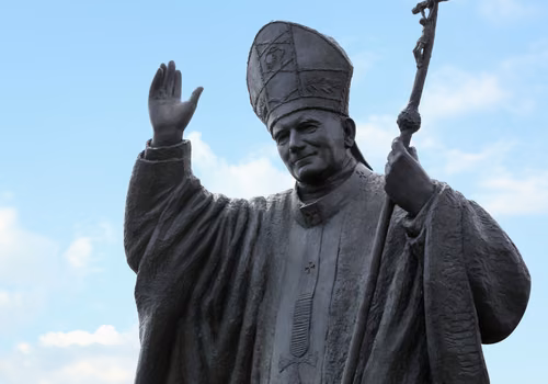 Dzień Papieża Jana Pawła II: Dziedzictwo, Wpływ i Obchody