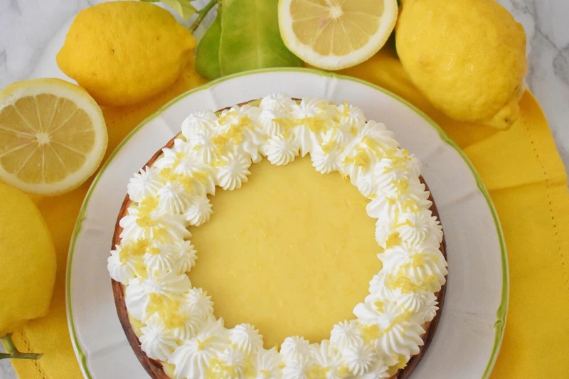 Cytrynowy sernik z lemon curd i białą czekoladą