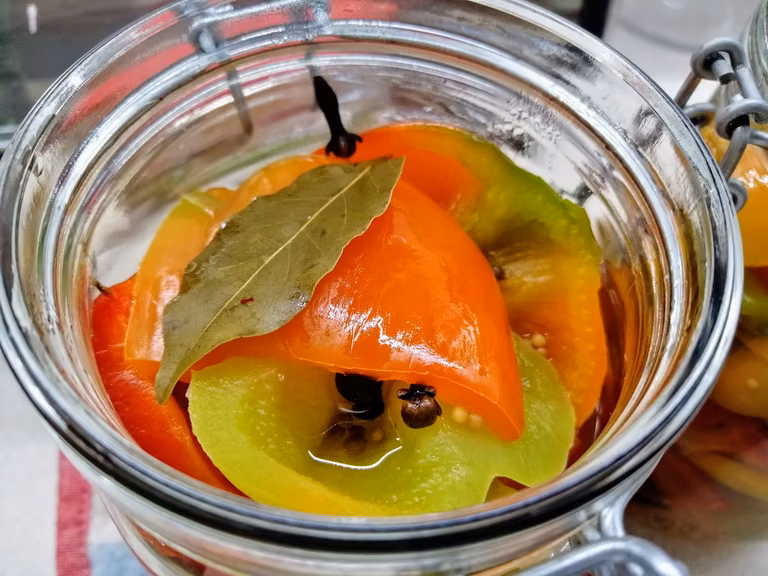 Papryka marynowana w słoikach