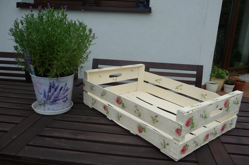 ze skrzynki po warzywach - decoupage
