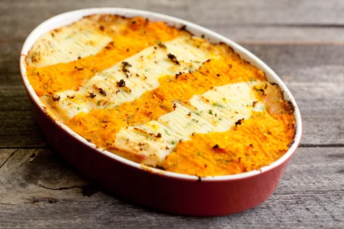 Mięsna zapiekanka pod puree ziemniaczano-marchewkowym