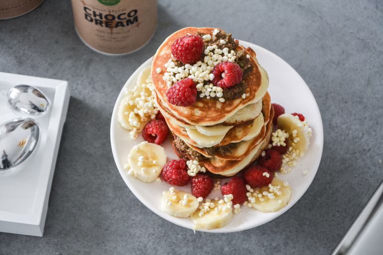 Pancakes z czekoladowym musem i owocami