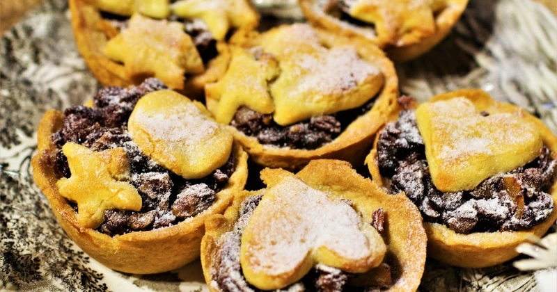Celebrations season i przepis na tradycyjne, brytyjskie świąteczne Mincemeat Pie w dwóch odsłonach.
