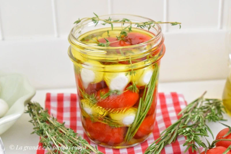 Mozzarella marynowana w oliwie i ziołach – La grande piccola cuoca