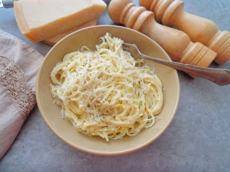 Spaghetti z sosem porowym
