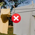 Nie susz prania na słońcu! Ten błąd niszczy kolor i włókna