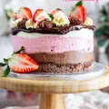 Tort czekoladowo-truskawkowy