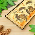 Tarta z grzybami leśnymi i karmelizowaną cebulą