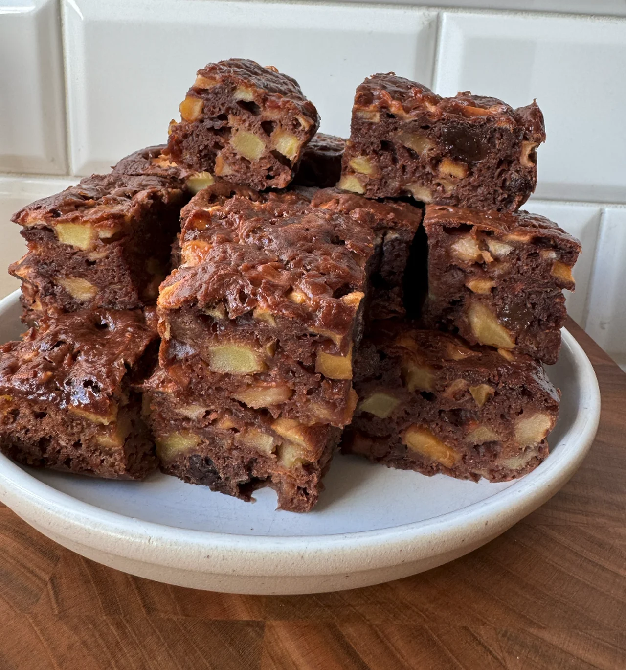 Ciasto czekoladowe z jabłkami – bez tłuszczu i bez miksera