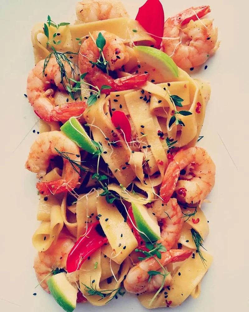 Pappardelle z krewetkami tygrysimi i zielonym grapefruitem
