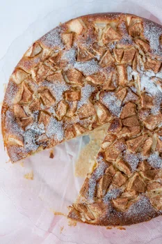 Włoskie ciasto z mascarpone i jabłkami – orkiszowe pełnoziarniste, bez cukru