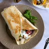 Tortilla z pieczonymi warzywami i serem halloumi