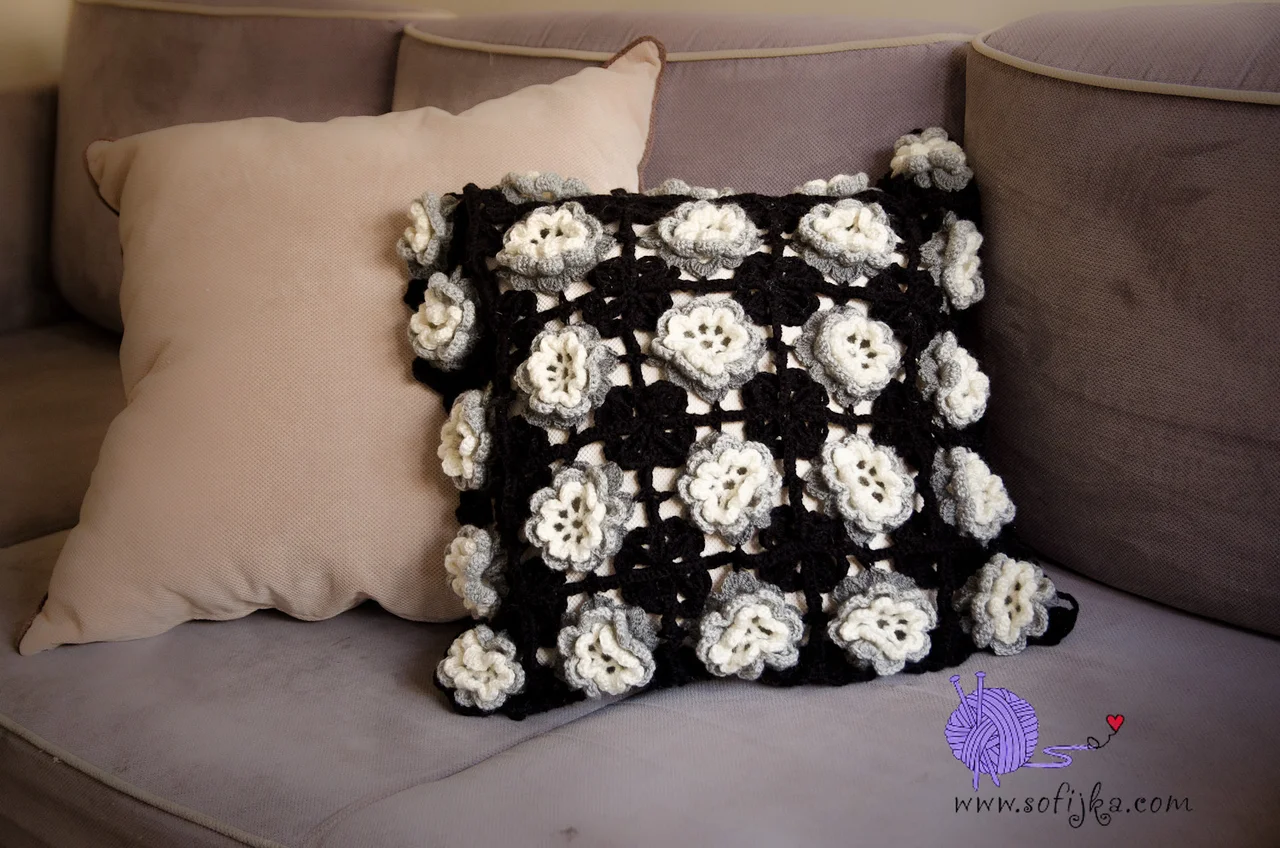 Poduszka na szydełku z kwiatów 3D