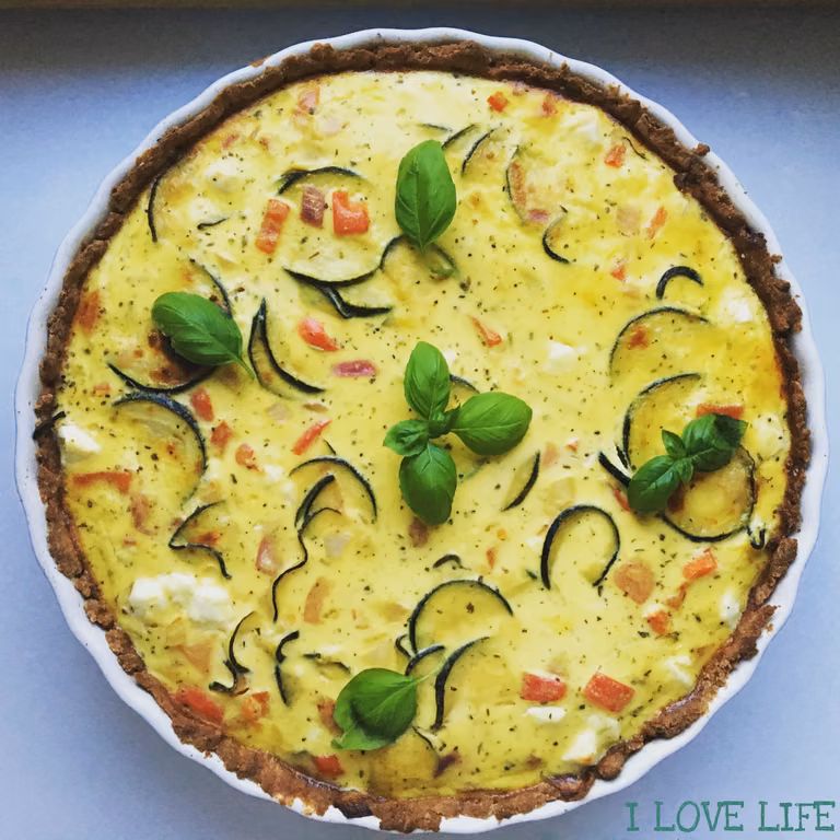 Tarta z cukinią, papryką i fetą