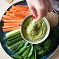 zielony hummus ze szpinakiem, kolendrą i pietruszką
