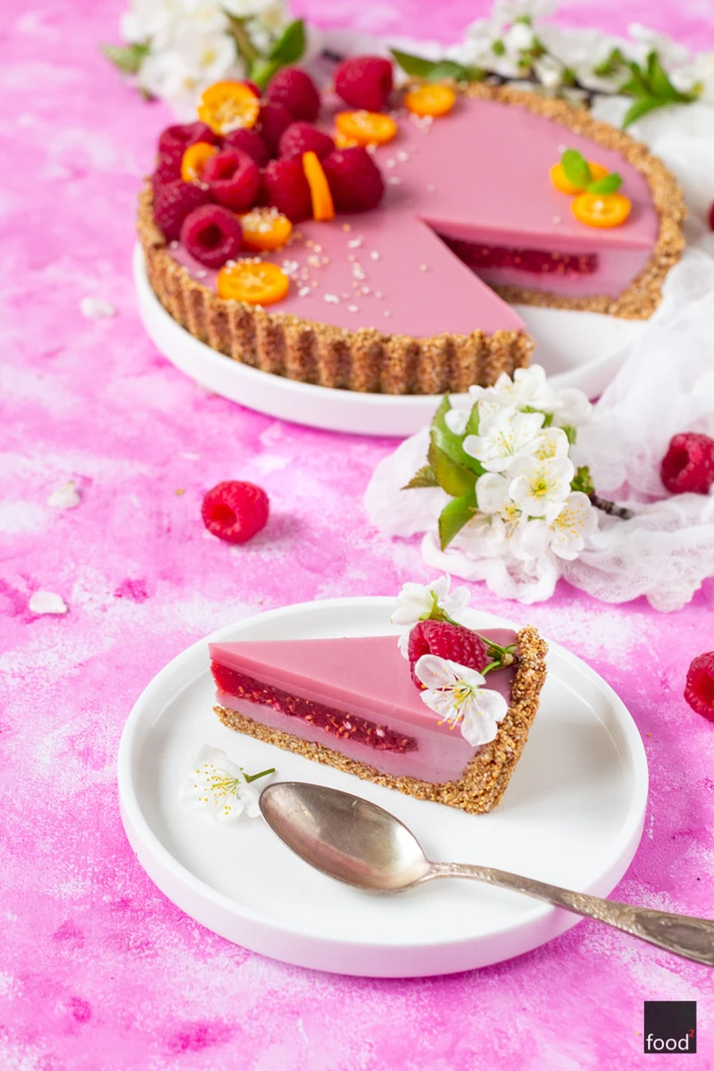 Tarta z kokosowo-malinową panna cottą