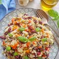 Sałatka z kaszą bulgur z czerwoną fasolą, papryką i bakłażanem