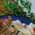 Kluski pszenne łyżką kładzione z wątróbką drobiową