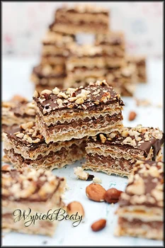 Domowe wafle czekoladowo-orzechowo-kajmakowe