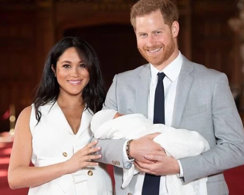 Meghan Markle urodziła. Rodzina królewska komentuje