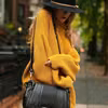 Musztardowy sweter