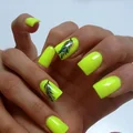 Piękne neonowe paznokcie