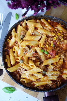 Makaron penne w sosie bolognese