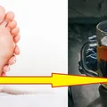 Dlaczego warto MOCZYĆ STOPY w mocnej herbacie?