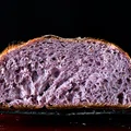 Nadchodzi zdrowszy rodzaj pieczywa. Fioletowy chleb to nowy superfood?