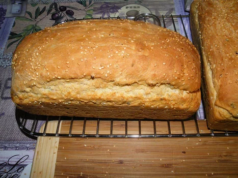 Pyszny domowy chleb na drożdżach – prosty i szybki przepis