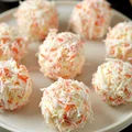 Wytrawne kuleczki "Rafaello" z surimi! Prosta i szybka przekąska na imprezę