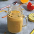 Jogurtowy koktajl (smoothie) z cytrusami i mango