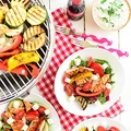 Sałatka z grillowanego kurczaka i kolorowych warzyw