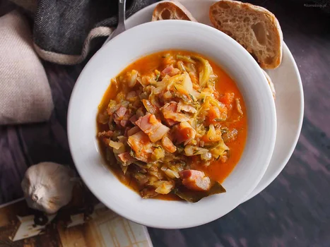Bigos z młodej kapusty