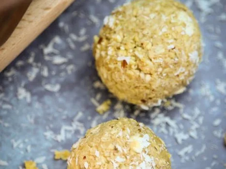 Pełnoziarniste kulki z owocami -  zdrowa przekąska dla małych i dużych łasuchów