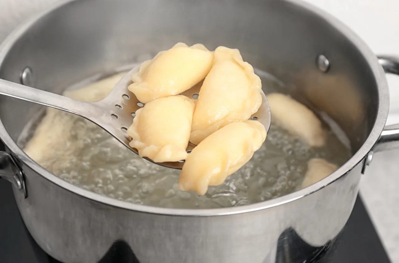 Co się dzieje, gdy NIE posolisz wody na pierogi?