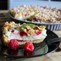 Tarta Biały Puch z malinami