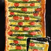 Tarta ze szparagami i pomidorkami