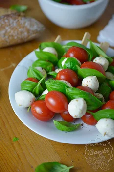 Szaszłyki caprese