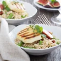 GRILLOWANY HALLOUMI NA SAŁATCE Z KUSKUSEM I FASOLKĄ