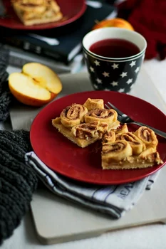 Cinnamon swirl apple slab pie